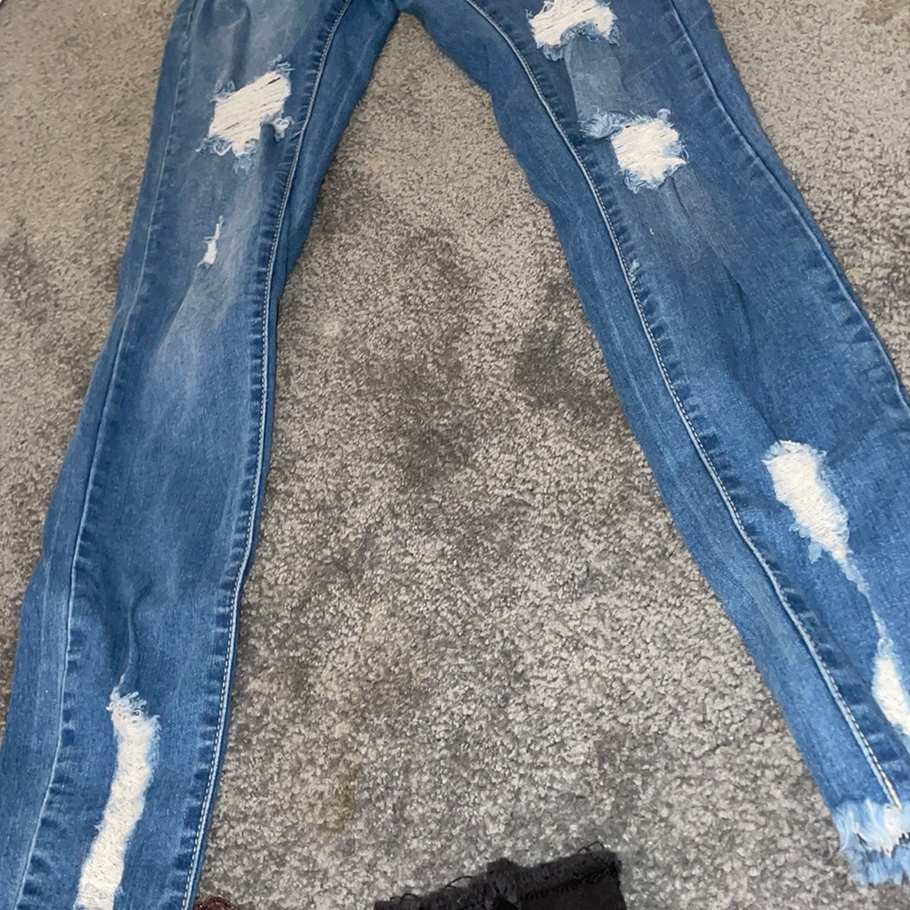 FASHION NOVA RIPPED JEANS - Picture 2 of 3